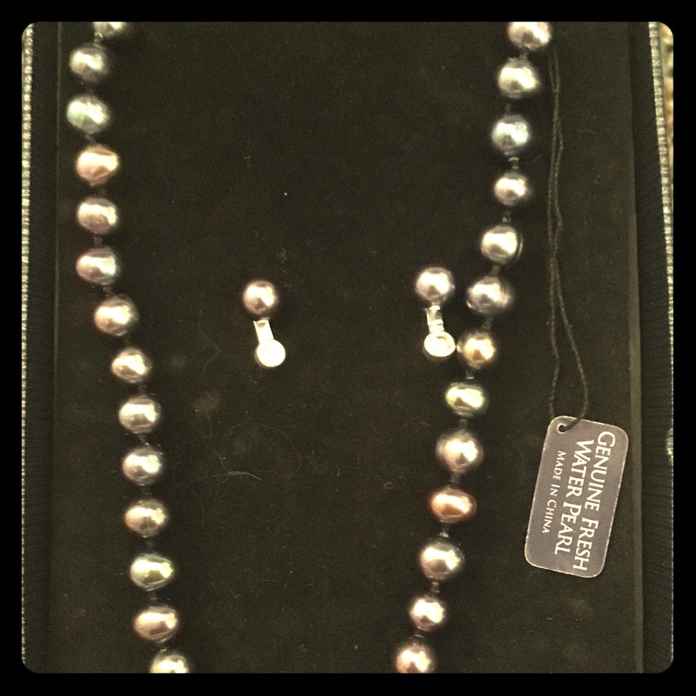 Black freshwater pearls with earrings